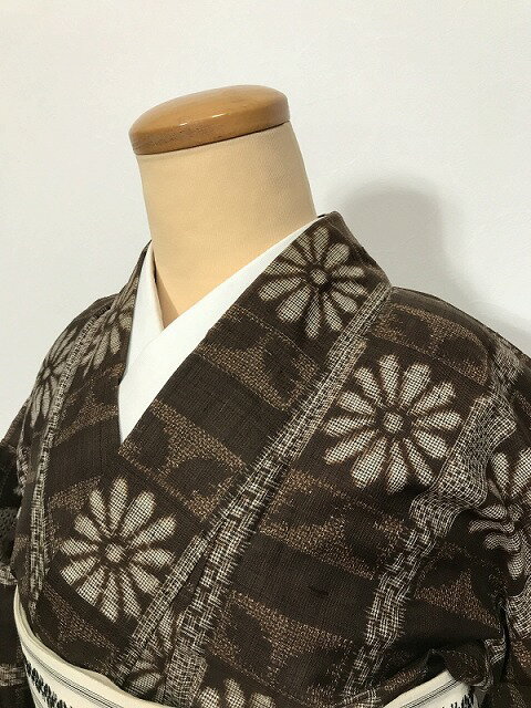 連休中25％OFFクーポン/【中古】Sサイズ 紬 正絹 こげ茶地に花格子文様