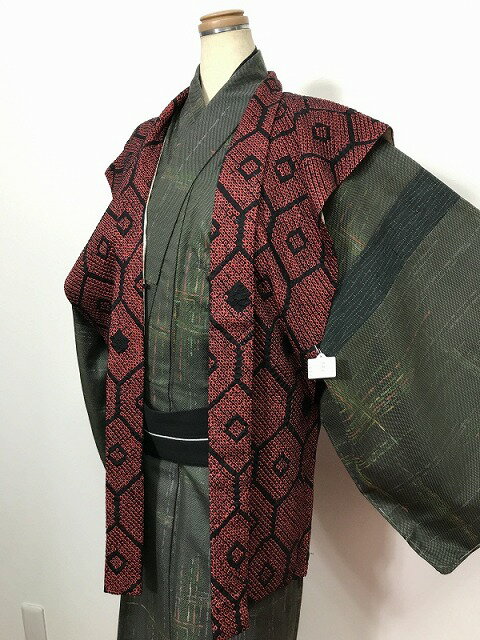 バラエティークーポン発行中/【中古】Lサイズ 陣羽織 男物 正絹 黒地に亀甲柄鹿の子絞り リメイク【福服特製】