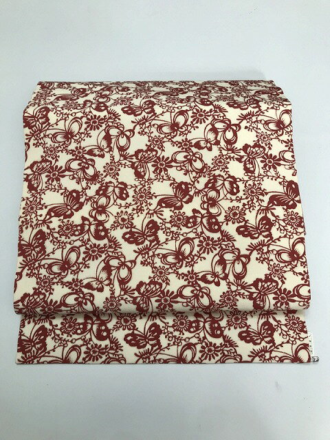 商品説明：細かなシボ感の白の地に蝶模様の染め成し全通柄九寸名古屋帯 サイズ：幅約30、長さ約355cm 素材：正絹 状態：ランク3クスミ有 TPO：仕事着 普段着等 ※帯のみの販売となります