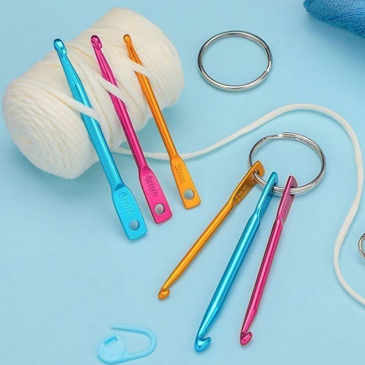 かぎ針編みセット 3サイズ対応 6本セット 初心者向け クロバー型 かぎ針 ミニ 短めフック キーホルダー付き 補修針 かぎ針 編み物 手あみ 編み物道具 DIY手芸 織りツール 初心者 大人用 家庭用 携帯便利 カギ編み針 ミシン針アクセサリー 毛糸用フック