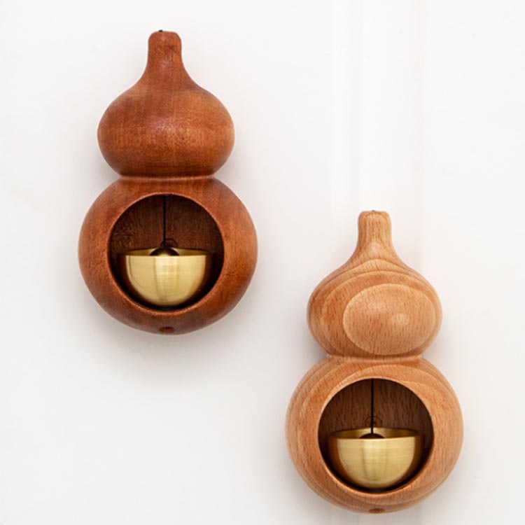 磁石 鈴 真鍮 木製 ドアベル 雑貨 ショップ 呼び鈴 玄関 ベル マグネット 優しい音 引き戸 扉 ドアチャイム チャイム ナチュラル おしゃれ ひょうたん 瓢箪 インテリア 新築祝い 引っ越し祝い 冷蔵庫ドア ホーム 天然木 ドアベル 風鈴 ドア [2]