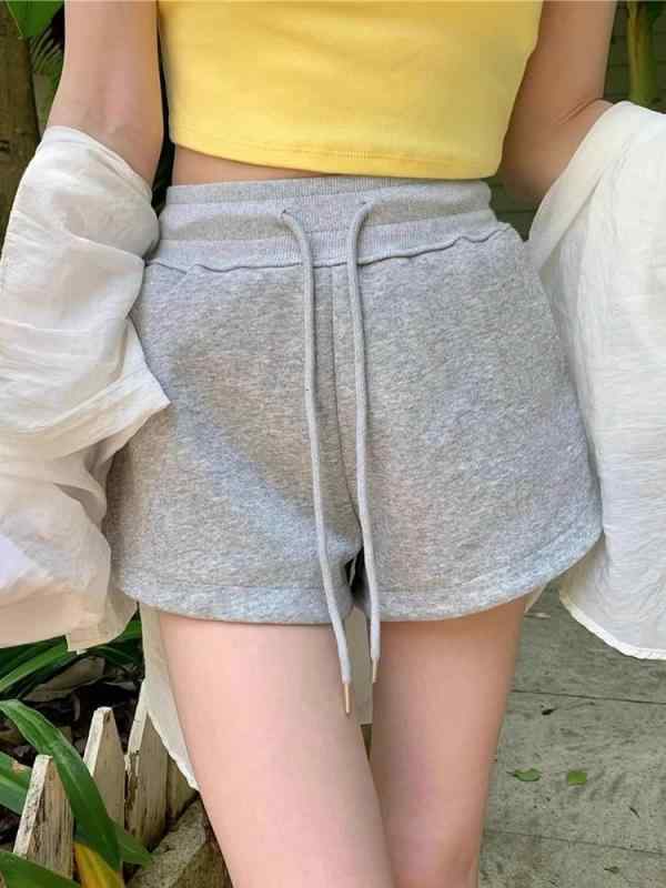 レディース 夏用 ハイウエスト ショートパンツ ポケット付き スリット Aライン 脚長効果 カジュアル スポーツ グレー 小柄対応 ストレッチ 軽量