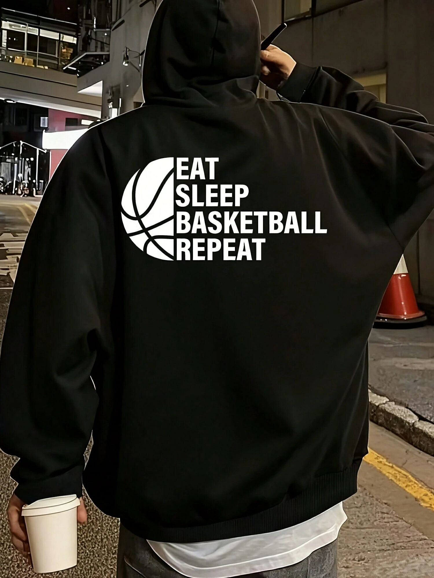 ブラックフーディ、バスケットボール柄、「食べる、寝る、バスケットボール」のプリント入り。秋冬の男女カップルに最適。ブラックプルオーバーフーディ、デイ・オブ・ザ・デッドやハロウィンなどのテーマ付き。