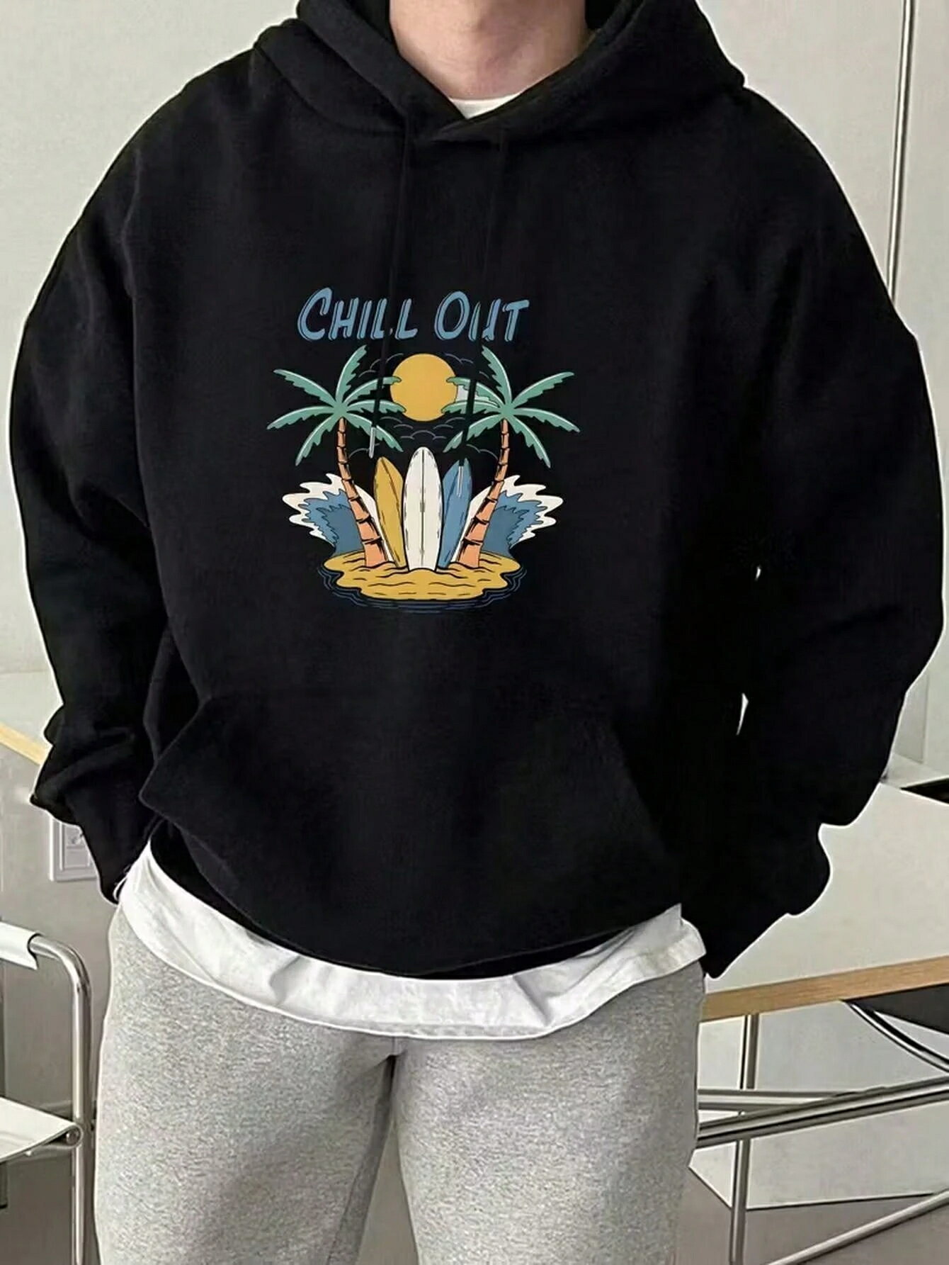 商品情報素材/材質300G 綿100%サイズ/寸法S 着丈 66.0 肩幅 53.0 袖丈 54.0 バスト 108.0M 着丈 68.0 肩幅 55.0 袖丈 55.0 バスト 112.0L 着丈 70.0 肩幅 57.0 袖丈 56.0 バスト 116.0XL 着丈 72.0 肩幅 59.0 袖丈 57.0 バスト 120.02XL 着丈 74.0 肩幅 61.0 袖丈 58.0 バスト 124.03XL 着丈 76.0 肩幅 63.0 袖丈 59.0 バスト 128.0その他商品説明誕生日 クリスマス バレンタイン ホワイトデー 父の日 母の日などの贈り物としても最適です。もちろん自分へのご褒美にも！心をこめたギフトラッピングも承っております。注意モニター発色の具合により色合いが異なる場合がございます。メンズの長袖フード付きスウェットシャツ、ファッショナブルでカジュアル、文字とパターンのプリント、秋と冬の長袖フード付きスウェットシャツ 秋冬にぴったりのポケット付きメンズフード付きスウェットシャツ。300g 100% 純綿製で、休日や通勤に最適です。 ◆◇◆　注意事項　◆◇◆ ※　掲載画像の商品の色味は、屋外や屋内の光の照射や角度により実物と色味　　が異なる場合がございます。※　糸のほつれ、縫い目の歪み、生地のシワ等は（お客様自身でカット　　していただける、着用に問題の無い範囲のもの）返品・交換の対象　　外とさせて頂きますのでご了承下さい。※　商品画像については、モニターによって色味が若干異なります事、　　ご了承ください。※　採寸方法によって誤差が生じる場合がございますので、予めご了　　承ください。 5