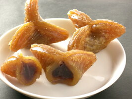 もっちり皮の中には上質なこし餡が入っています。