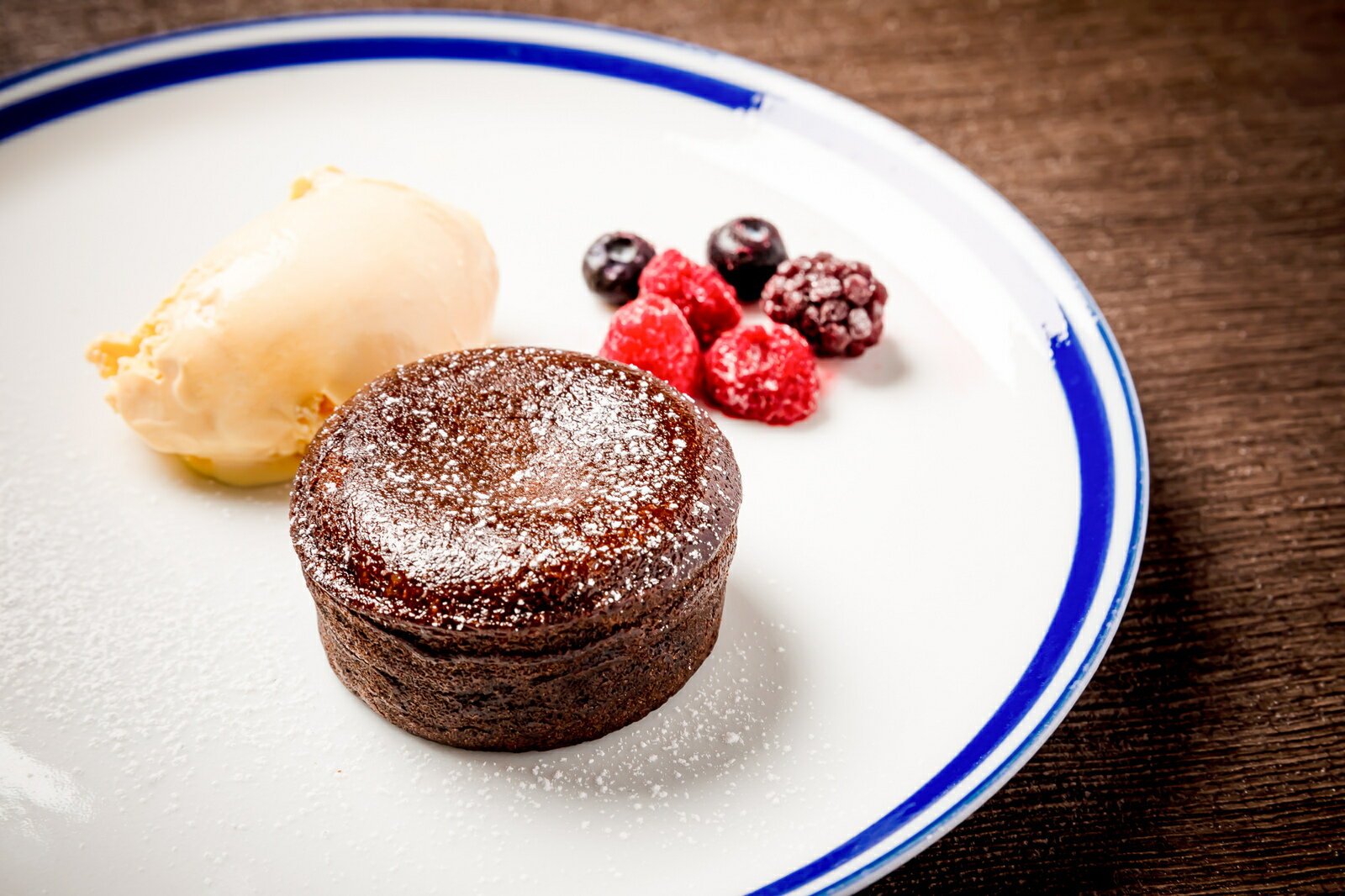 送料無料　フォンダン ショコラ 　100g×2個 チョコ ケーキ　冷凍　お菓子　スィーツ　フランス産　トレトールドパリ社