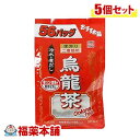 詳細情報 商品名山本漢方 お徳用 烏龍茶 280g（5gx52袋） 商品説明千古の歴史ある中国銘茶烏龍茶は、半発酵のお茶です。「烏龍」の名は、発酵させると、茶の葉はカラスのように黒くなり、形も萎縮して曲がり、竜に似ているためです。本品は、半発酵の独特の香りを浅炒り焙煎をおこなって、日本茶に近い烏龍茶に仕上げました。自然の中で育ち、天地の恵みに富んだ、健康維持に役立つ烏龍茶です。 お召し上がり方煮出しの場合：沸騰したお湯、約600cc-700ccの中へ1パックを入れ、とろ火にて約3分間以上、充分に煮出し、お飲みください。 アイスの場合：上記のとおり煮出したあと、湯冷ましをして、空の大型ペットボトル又は、ウォーターポットに入れ替え、冷蔵庫に保存してください。冷ましますと容器の底にうま味の成分(アミノ酸等)が見えることがありますが、安心してください。 冷水だしの場合：ウォーターポットの中へ、1パックを入れ、水約400cc-500ccを注ぎ、冷蔵庫に保存、約20-30分後冷水烏龍茶になります。 手軽においしくお飲みいただく法 ご使用のきゅうすに、1袋をポンと入れ、お飲みいただく量のお湯を入れ、濃いめをお好みの方はゆっくり、薄めをお好みの方は手ばやに茶碗へ、きゅう湯してください。 原材料名烏龍茶 ご使用上の注意本品は天然物を使用しておりますので、虫、カビの発生を防ぐために、開封後はお早めにご使用ください。尚、開封後は輪ゴム、又はクリップなどでキッチリと封を閉め、冷所に保存してください。特に夏季は要注意です。 保管および取扱上の注意点直射日光及び、高温多湿の場所を避けて、涼しい場所に保存してください。 栄養成分表示〔100cc（茶葉0.71g）当たり〕 エネルギー：1kcal たんぱく質：0g　脂質：0g　炭水化物：0.2g　ナトリウム：1mg 内容量52包 製品お問合せ先山本漢方製薬 〒485-0035 愛知県小牧市多気東町157番地 TEL：0568-73-3131 月曜日〜金曜日の9：00-17：00 （土、日、祝日を除く） 商品区分食品 広告文責株式会社福田薬局