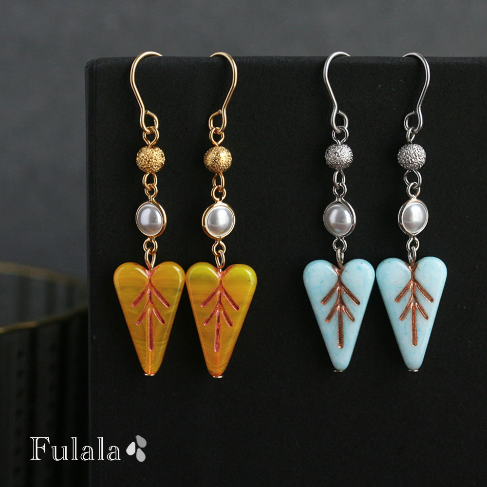 ピアス 金属アレルギー対応 ハートリーフチェコガラスのピアス イエロー ライトブルー イヤリング ステンレス 316L 樹脂ピアス チタンピアス サージカルステンレスピアス 黄色 水色 葉っぱ フックピアス