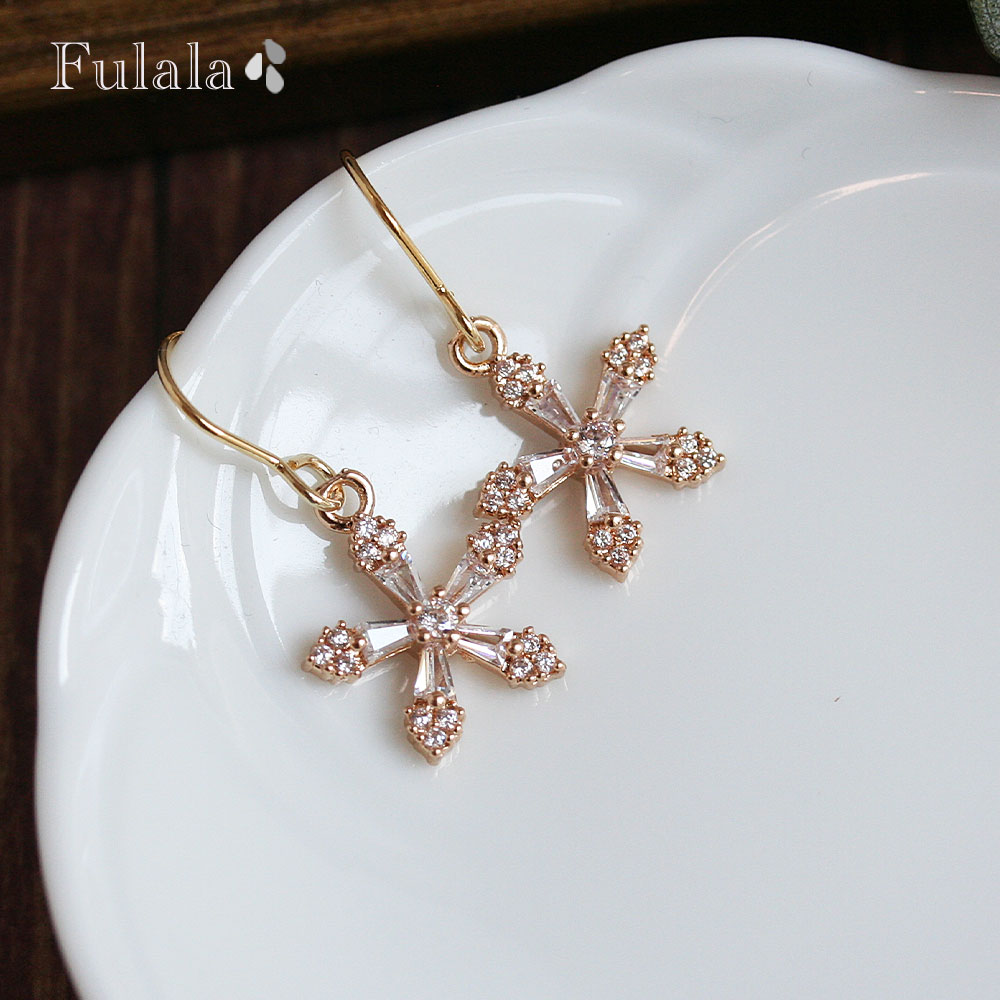 ピアス 金属アレルギー対応 キュービックジルコニアフラワーピアス 1ペア イヤリング ステンレス 316L 樹脂ピアス チタンピアス サージカルステンレスピアス お花