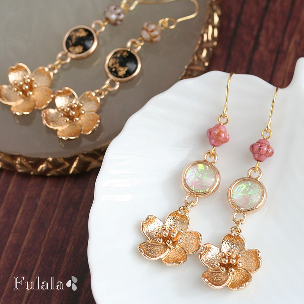 【まとめ買いクーポン発行中！】ピアス 金属アレルギー対応 桜のロングピアス ブラック オパール ゴールド 1ペア イヤリング変更無料 ステンレス 316L 樹脂ピアス チタンピアス サージカルステンレスピアス 金アレ フラワー さくら ブロッサム