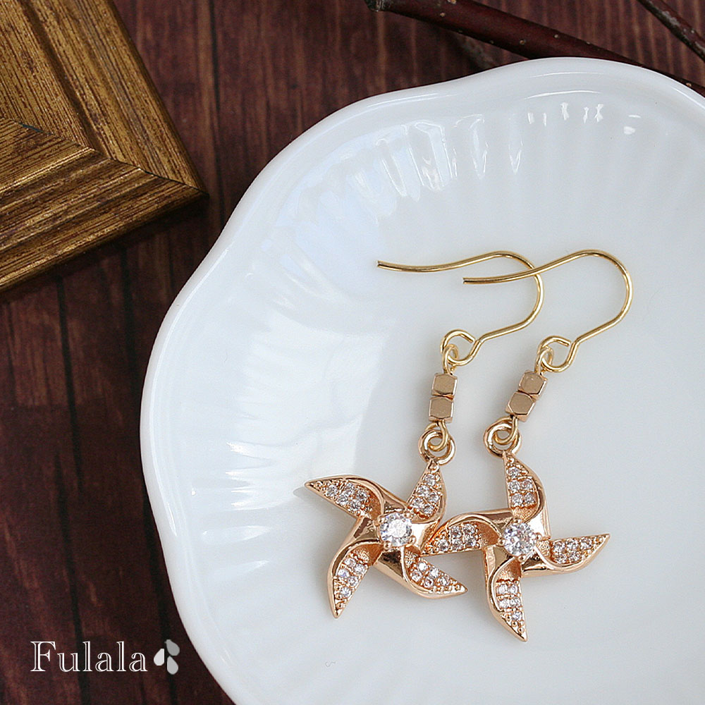 ピアス 金属アレルギー対応 キュービックジルコニア付き風車のピアス 1ペア イヤリング ステンレス 316L 樹脂ピアス チタンピアス サージカルステンレスピアス ゴールド