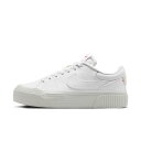 ナイキ DM7590108-108 WSコートレガシーリフト (108)WHITE/PHOTON DUST-PICANTE RED-SUMMIT WHITE レ...