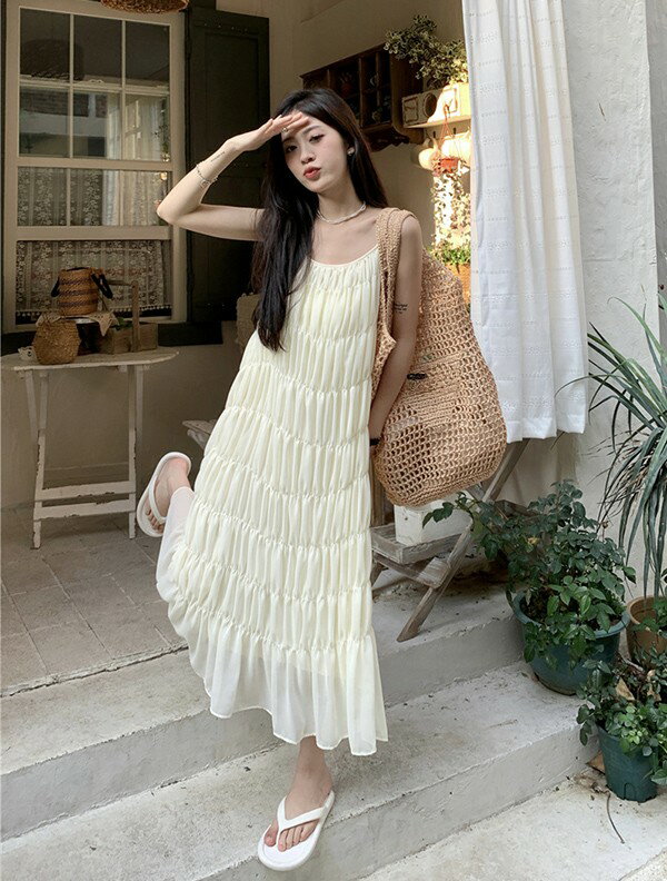 リゾートワンピース 大人可愛い かわいい 夏 ロングワンピース 花付き リゾートワンピ キャミソール マキシワンピース ハワイ ハワイアン 沖縄 体型カバー 結婚式 Aライン 春夏おうち 無地 マキシ丈 おしゃれ 韓国 ベージュdd034l9l9c6