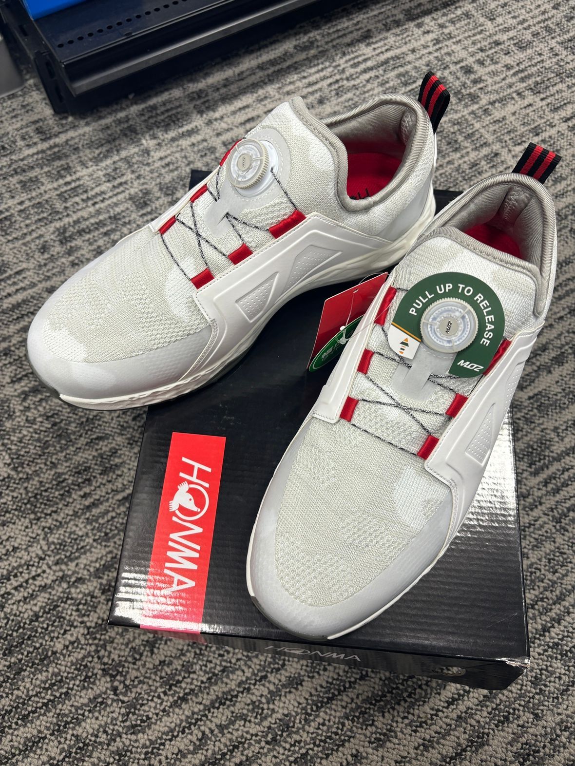 【新品未使用】本間ゴルフ メンズ 4Eダイヤル式 スパイクレスシューズ ホワイト/27cm 浦安店