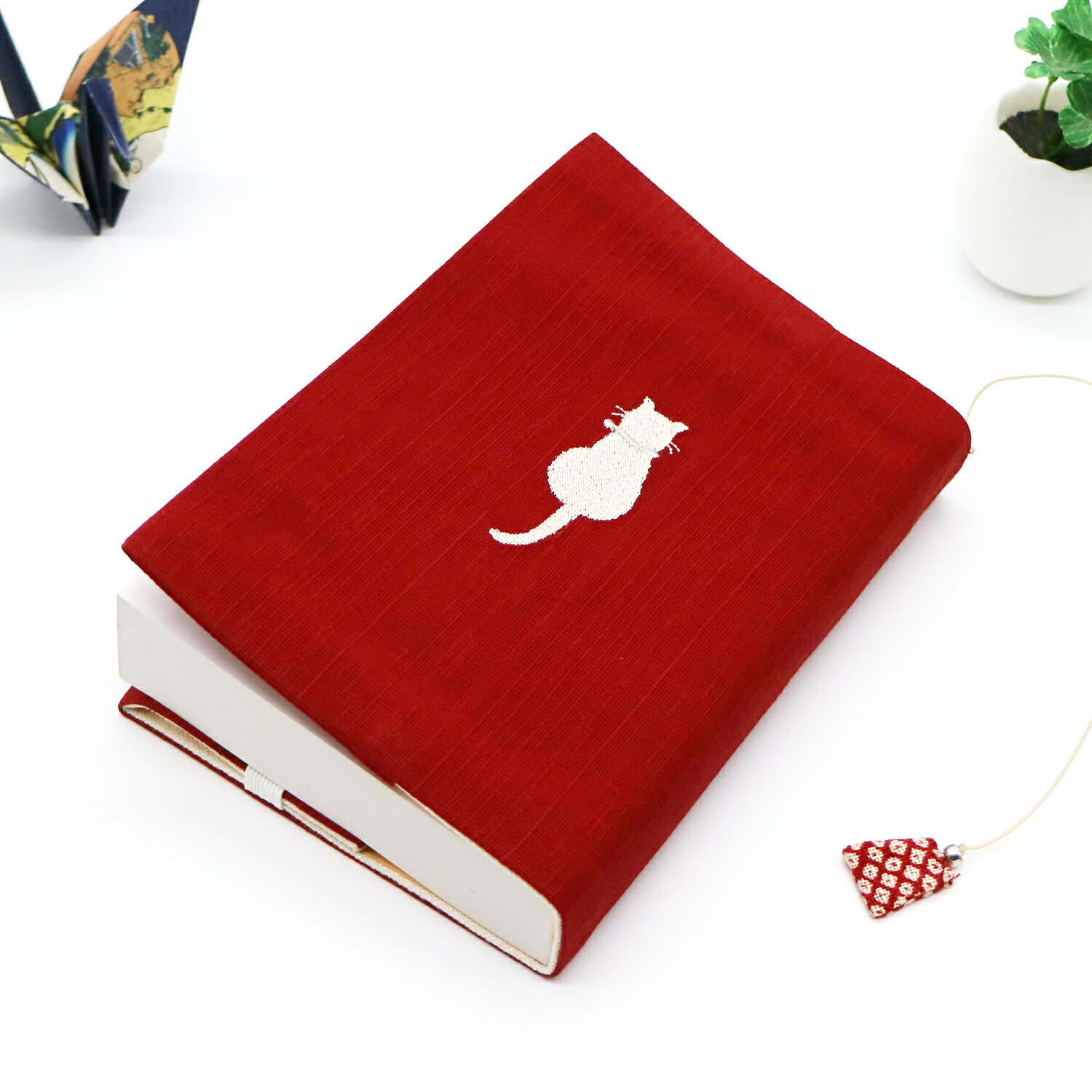 sheepsleep ブックカバー 文庫版 文庫本カバー 刺繍 日本製 布 栞紐付き「しっぽ猫」R
