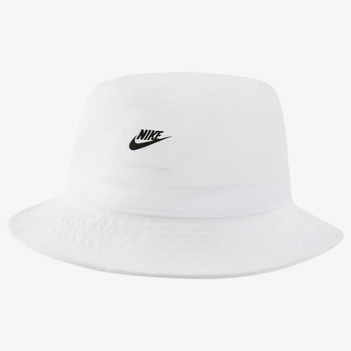 ナイキ(NIKE) エイペックス キッズ フューチュラ バケットハット ●素材 ・ポリエステル100％ ●サイズ ・1SIZE（頭囲:53〜36cm） ●カラー ・100:ホワイト/ホワイト ナイキ エイペックス バケットハットで、太陽の下、遊び心あふれるスタイルを楽しもう。 着用していない時は簡単にしまえる軽くて便利なアイテム。太陽を浴びて冒険している時も、快適な状態が続きます。 [特長] ・エイペックス バケットはすべて、中程度の深さで360度カバーするデザイン。 ・畳んで簡単に収納できる柔らかいデザイン。 ※商品の画像はできる限り実物に近づけるよう配慮しております。 お使いのモニターやご覧になる環境によりまして、 色目が若干異なる場合がございますので、ご了承くださいませ。 ※メーカー希望小売価格はメーカーサイトに基づいて掲載しています。