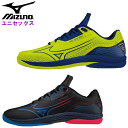 ミズノ(MIZUNO) ウエーブNEO 3(卓球)[ユニセックス] ●素材 ・甲材:人工皮革、合成繊維 ・底材:合成底 ●質量 ・約255g(26.0cm片方) ●サイズ ・23.0/23.5/24.0/24.5/25.0/25.5/26.0/26.5/27.0/27.5cm ●カラー ・03:イエロー×ネイビー ・21:ブラックブルーレッド 軽量・柔軟・素足感覚を研ぎ澄ます。よりパフォーマンスを高める1足へ。 ウィズ:2E相当 インソール:カップインソール、取り外し可 [機能] MIZUNO WAVE:ソールの波形構造により、クッション性と安定性を両立させるミズノの基幹機能 XGラバー:SGラバーの更に上をいく高いグリップ力と耐久性「エクストラグレードラバー」 Pownce:ポンッと跳ねるような反発力はそのままに、AP＋から更に約10％軽量化したミッドソール素材。 D-Flex Groove:アウトソール中足部斜め方向の屈曲溝が高速ターン時の自然な蹴りだしをサポート。 NON MARKING SOLE:床・地面にマークがつきにくいソール ※商品の画像はできる限り実物に近づけるよう配慮しております。 お使いのモニターやご覧になる環境によりまして、 色目が若干異なる場合がございますので、ご了承くださいませ。 ※メーカー希望小売価格はメーカーサイトに基づいて掲載しています。ミズノ(MIZUNO) ウエーブドライブ NEO 3(卓球)[ユニセックス]