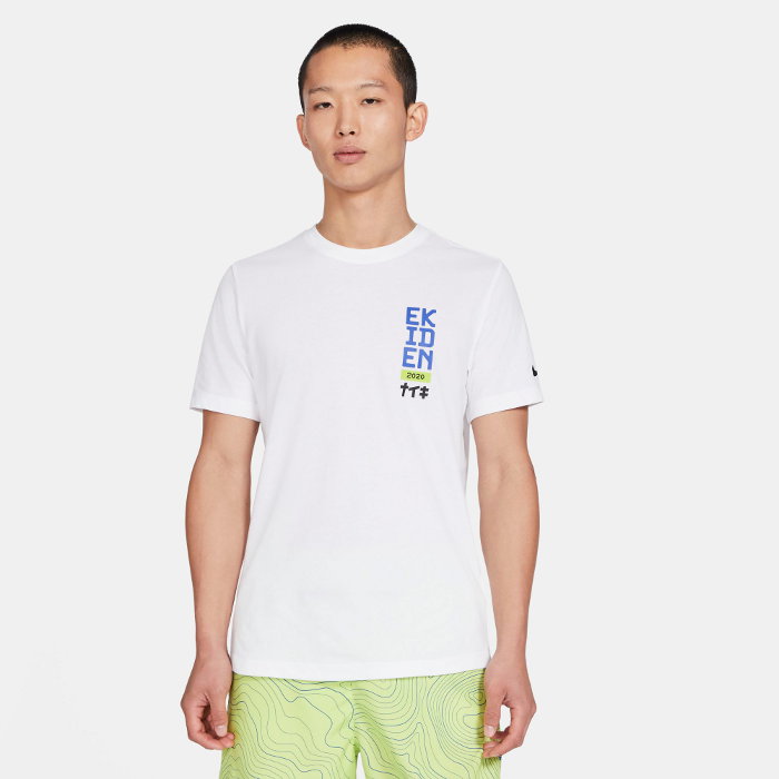 ナイキ(NIKE) Dri-FIT ●素材 ・57%コットン/43%ポリエステル ●サイズ ・S/M/L/XL ●カラー ・100:ホワイト Nike Dri-FIT ランニングTシャツ 柔らかい生地と、Nike Dri-FITTシャツで日本を祝うグラフィックが組み合わされています。 後ろの画像は箱根地方の地形を表しています。 Dri-FITテクノロジーはドライで快適な状態を保つのに役立ちます。 リラックスした簡単な感触のための標準フィット 洗濯機洗い可能 ※商品の画像はできる限り実物に近づけるよう配慮しております。 お使いのモニターやご覧になる環境によりまして、 色目が若干異なる場合がございますので、ご了承くださいませ。 ※メーカー希望小売価格はメーカーサイトに基づいて掲載しています。