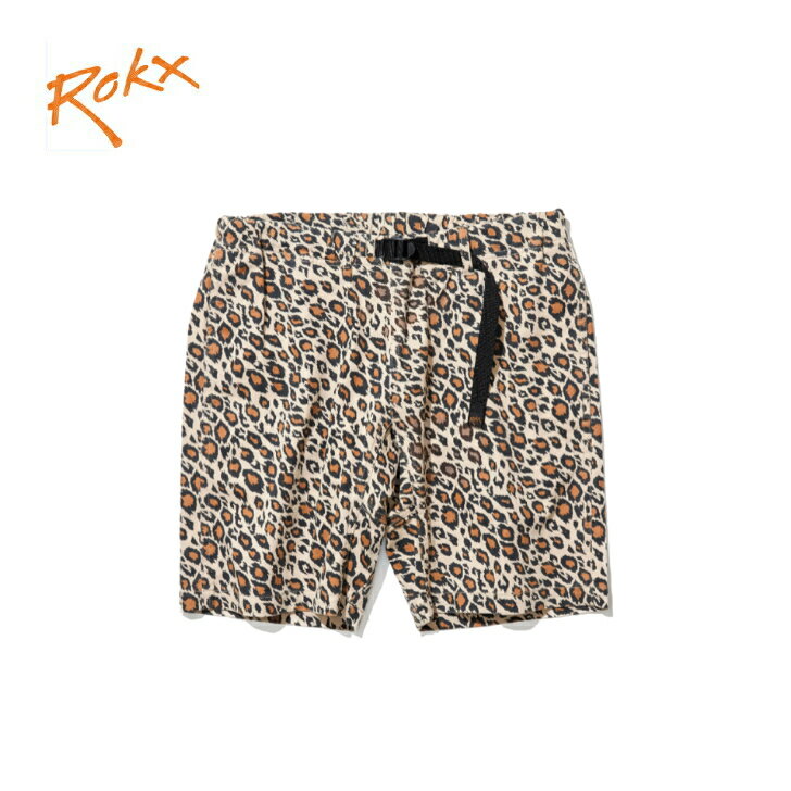 ROKXの定番モデル「MG ROKX SHORT」がベースの、真夏に穿きやすいショーツタイプ。コットンの快適な着心地をキープしながら、ストレッチ性が加わりより動きの中での快適さが向上した新素材を採用。ストレスフリーで180度開脚可能なガゼットクロッチ、片手で調節できるウェビングベルトなど、ROKXのオーナーであるマイクグラハムがクラインミングパンツとして初めて採用したディティールは健在。ストリートで映えるオリジナルのカモフラージュ柄も魅力で、真夏のアウトドアからストリートまで幅広く活躍します。左右フロントにはサイドポケット、バックには右側にベルクロ留めのポケットが1つ、上部にロゴが付きます。 5