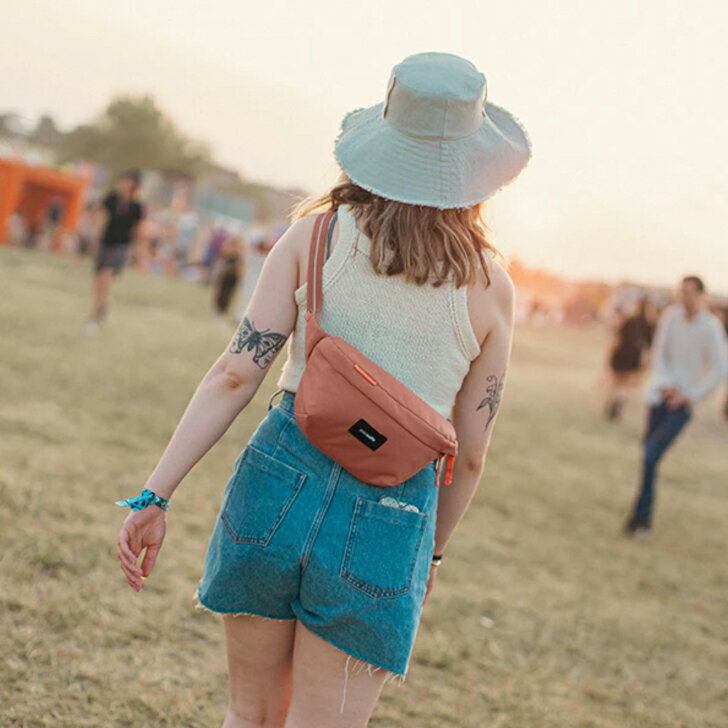 【PacSafe パックセーフ】GO スリングパック ジェットブラック スリングパック 2.5L 撥水シェル素材 セキュリティフック 日常使い 旅行 フェス サイクリング ナイトアウト アウトドア 12970365 国内正規品 3