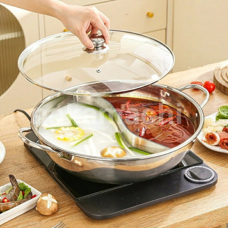 商品:両手 鍋 IH&ガス火対応 火鍋 仕切り鍋 二食鍋 28cm 30cm 32cm 34cm ガラス鍋蓋付 ステンレス製 卓上鍋 洗いやすい 軽い 大人用 子供用 しゃぶしゃぶ すき焼き 材質:ステンレス サイズ:28cm 30cm 32cm 34cm 適用人数:2-13人用 用途:しゃぶしゃぶ、蒸し、煮込み 適用場合:パーティー、飲食店、家庭、宴会用 適用火器:誘導加熱器、ガス炉、電気炉、セラミックホブ ホットポット鍋はステンレスで作られています。防錆性、耐熱性、耐食性などは良好な性質を備えています。人間に何も危害物質を含まれません。体にも健康で環境にも優しいです。また、鍋まるで水に洗えますので、お手入れカンタン。 しゃぶしゃぶ鍋はどこでもどんな季節でもお使いいただけます。熱々のおいしい鍋料理を楽しめます。もつの旨みがしみ込んだ味わい深いもつなべが卓上で楽しめます。ガス炉、電気炉またはセラミックホブなどにはご利用いただけます。 中国製 ご注意: 商品はモニターによって色合いが異なって見える場合があります。サイズは手作り測量しましたので、サイズが1-3CM誤差の場合がございます。予めご了承くださいませ。 ※当サイトに掲載されている画像および文言は商用目的での無断転載、使用を禁止いたします。