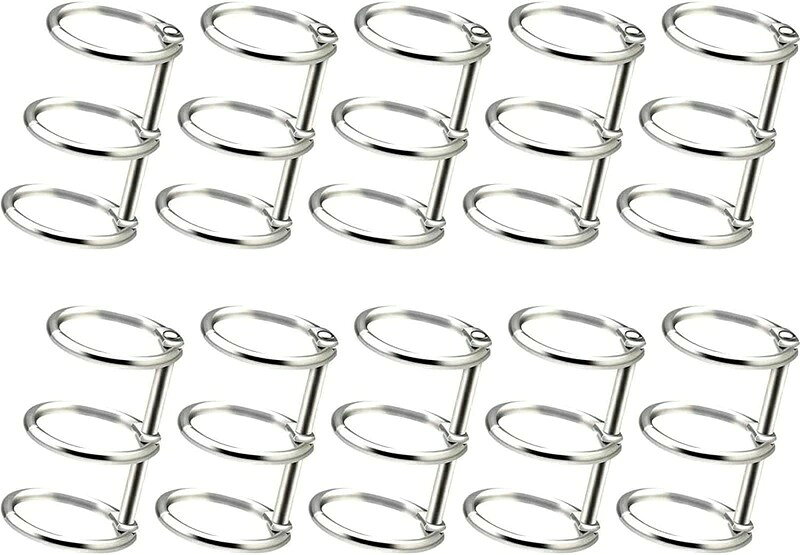 本商品はステンレス製の素材を採用し、防錆性と耐久性が高いです。長く使えます。 3リング繋がって1個となります。リング外径は25mm、内径20mm、一個の高さ40mmです。3穴/6穴/9穴/12穴/15穴/18穴/20穴などに対応します。A5、A6、B6サイズの6穴手帳を作るのにオススメです。普通のリフィル用紙を120ぐらいの収納をオススメです。 使用方法もシンプルで、両手で上下の違う方向に引っ張り、左右の方向に大きく開けます。閉じる時、開く手順と逆に操作すれば、しっかり安全にロックできる仕様となっております。 アイデア次第で様々なシーンで活躍可能です!単語帳・学習カード・カレンダー・アルバム・手帳などいろいろ作れます。 金属製なので、たくさんの書類に使っても丈夫です。重さより曲がったりしません、安心に使えます。書類、ファイル、資料の整理、保存するに最適です。
