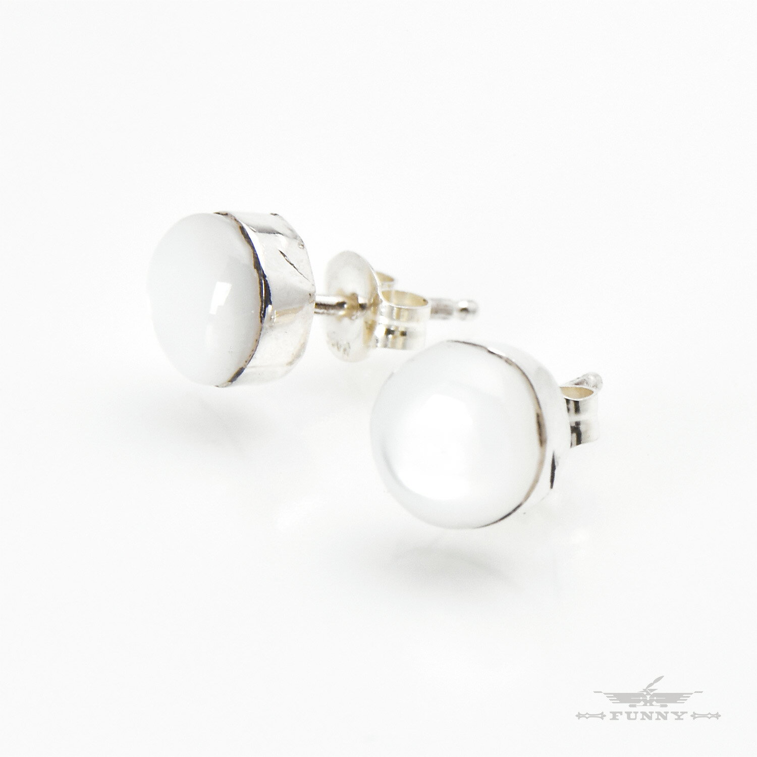 【FUNNY公式ストア】 ズニ族 スタッズ ピアス ホワイトシェル インディアンジュエリー シルバー925 天然石 レディース メンズ 誕生日 ギフト プレゼン...