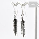 部族 NAVAJO（ナバホ） 品名EARRING（イヤリング［ピアス］） 素材スターリングシルバー（925／1000） サイズW7 × H36（mm）※フックを含まない ●本製品はハンドメイドによる1点ものです。商品写真のデザインとほぼ同じですが厳密には多少異なる場合がございます。 ●ご使用のブラウザによっては色の見え方が若干異なる場合がございます。 ●シルバーに細かな傷・擦れが見られますが制作によるものですので予めご了承下さい。 ●商品のサイズは左右で表記のサイズと若干の誤差がございます。NATIVE AMERICAN HAND MADE JEWELRY NAVAJO Joe Mace FEATHER EARRING ナバホ族 ジョー・メイス フェザー ピアス 本製品は、ナバホ族のアーティストであるJoe Maceが制作したフェザーのピアスです。 細部まで細やかな美しい仕上がりになっています。 シンプルなデザインで様々なコーディネートに合わせていただけます。