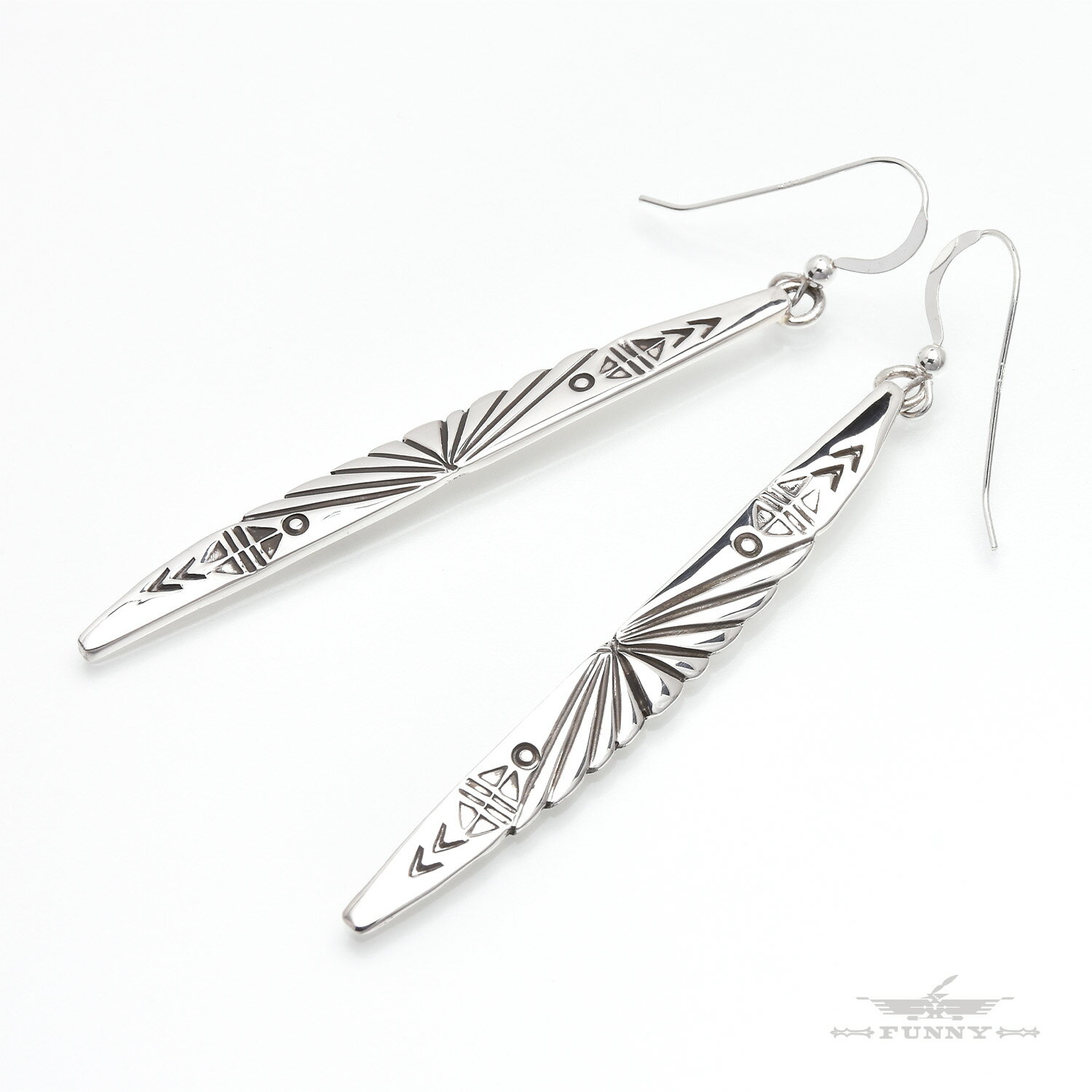 【FUNNY公式ストア】 ナバホ族 ヘンリー・マリアーノ スタンプワーク ピアス スターリングシルバー 925 フック 揺れる シンプル メンズ レディース ユ...