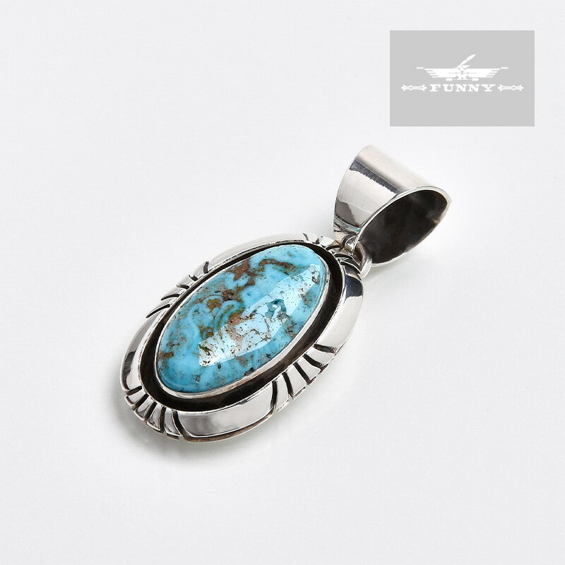 部族NAVAJO（ナバホ） 作者Kevin Ramone（ケビン・ラモーン） 品名PENDANT（ペンダント） 素材スターリングシルバー（925／1000） 石ターコイズ サイズ A.横幅：16mm B.縦幅：25mm C.全長：35mm D.厚み：6mm 装着可能チェーン径：8mm ▼こちらからお好みのシルバーチェーンをお選びいただけます▼ ●本製品はハンドメイドによる1点ものです。上記写真の商品そのものを発送致しますが、ご使用のブラウザによっては色の見え方が若干異なる場合が御座いますので予めご了承下さい。 ●シルバーに細かな傷・擦れが見られますが製作によるものですので予めご了承下さい。 ●石付きの商品に関しましては、本体への衝撃、曲げ歪み、水分を含むことが、石の割れ・欠け・石外れなどの原因になります。デリケートな商品ですのでお取り扱いに十分ご注意下さい。 ●表記のサイズは測り方によって若干の誤差が生じます。NATIVE AMERICAN HAND MADE JEWELRY NAVAJO Kevin Ramone SHADOW BOX PENDANT With TURQUOISE ナバホ族 ケビン・ラモーン ターコイズ付き シャドーボックス ペンダント 本製品は、ナバホ族のアーティスト、「Kevin Ramone（ケビン・ラモーン）」が制作したペンダントトップです。 石の魅力を活かしたシンプルなシャドーボックスのデザインで男女問わず様々なコーディネートに合わせていただけます。 【Kevin Ramone（ケビン・ラモーン）】 華やかで細かいスタンプワークと、身に着けやすいシンプルなデザインで、近年日本で非常に人気のあるアーティストです。伝統的なナバホ族のスタンプワークを継承した作品が人気の女性アーティスト、ジェネバ・ラモーンの息子でもあり、母から受け継いだ技術に自分の色をしっかり出した様々なジュエリーが男女問わず大変人気です。