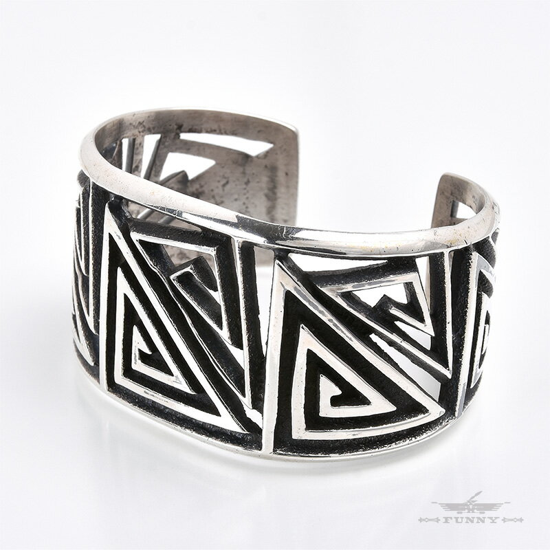 【FUNNY公式ストア】 ナバホ族 アーロン・アンダーソン トゥファキャスト ブレスレット バングル インディアンジュエリー スターリングシルバー シルバー92...