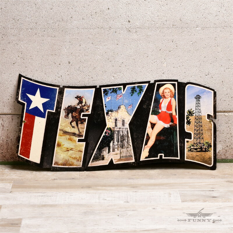品名METAL SIGNBOARD【TEXAS】 素材メタル サイズ 約 W67cmxH30cm ●ご使用のブラウザによっては色の見え方が若干異なる場合が御座いますので予めご了承下さい。 ●表記のサイズは測り方によって若干の誤差が生じます。USA METAL SIGNBOARD アメリカ・テキサス州の象徴を詰め込んだ、存在感抜群のメタルサインボード。 星条旗を模した州旗やカウボーイ、アラモ砦、オイルリグ、ピンナップガールなど、テキサスらしいカルチャーを大胆にコラージュしたデザインが魅力です。 湾曲したフォルムが立体感を演出し、壁掛けはもちろん、棚やガレージに立てかけるだけでもアメリカンな雰囲気をプラス。 ヴィンテージインテリア、ガレージ、バー空間のアクセントにぴったりの一枚です。 アメリカ雑貨好きやテキサスファンへのギフトにもおすすめ。
