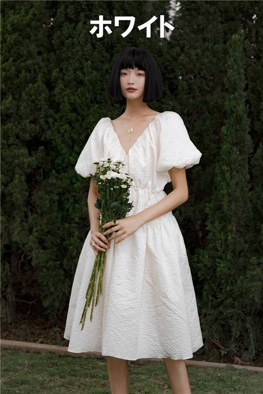 ティアード ワンピース 2色 送料無料 オフショルダー ミディアム丈 ひざ丈 バックオープン パフスリーブ バルーンスリーブ しわ加工 Vネック デコルテ 半袖 ランタンスリーブ ボリューム袖 しわ加工 白 黒 ホワイト ブラック S M L