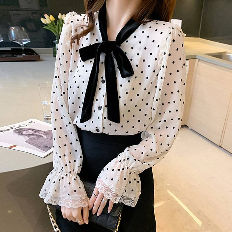 ドット ボウタイ ブラウス レディース 送料無料 トップス ベロア 水玉 シフォン 長袖 レース付き キャンディ袖 フレアスリーブ レース シフォン リボン 大人可愛い きれいめ 上品 ガーリー レトロ S M L XL 春 秋 冬 白 ホワイトのサムネイル