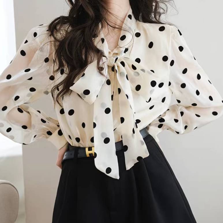 レディーストップスシャツブラウス前...