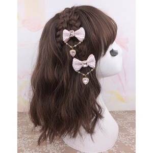 キュートでガーリーな雰囲気満載のヘアピンが登場しました！レースとフリルを組み合わせたデザインに、つややかなビジューチャームがアクセント。存在感たっぷりで、ヘアスタイルのアクセントにぴったりです！さまざまなシーンで活躍する、洗練された幅広いカラーバリエーションをご用意しています。キュートからエレガントまで、自分らしいスタイルを表現できること間違いなし！是非、お気に入りのコーディネートに取り入れてみてください。※商品の取り扱いにはご注意ください。常に正しい装着方法を確認してください。【カラー】ブラックブラック×ホワイトレースピンクライトピンクブルーレッドホワイト♪ご注意♪必ず購入前購読事項をお読みの上ご購入をお願い致します。 こちらの商品は海外からのお取り寄せ品です。 お届けまで7日〜1ヶ月前後お時間をいただきます。 ※稀に発注元での製作遅延や国際運輸に遅延が生じ、上記の納期よりお時間がかかることもございます。 その場合大変は恐縮ですがご猶予を賜りますよう、お願い致します。 万が一、発注元で入荷待ち(再製作中)の場合は1ヶ月前後お時間をいただきます。 時期や通関審査によっては1ヶ月以上かかる場合もございます。 予めご了承ください 。 -------------------- また、稀に注文が重なり在庫切れ(再製作なし)となる場合もございます。 そのような場合はすぐに返金手続きをとらせていただきますのでご安心下さい。 お取引の流れ 御入金確定後に商品確保→検品・梱包→お客様へ発送　 お手元に商品が到着するまで1週間〜1ヶ月程度、最大2ヶ月お時間をいただきます。 お急ぎの場合、確実に間に合わせたい予定のある場合に関してはご期待に添えない場合がございますので、上記納期にご了承のうえ購入をお願いします。 ・写真と実物では多少お色が異なって見えることもございます。ご了承ください。 ・イメージ違い・サイズ違いによる返品交換不可 ・輸入品に関しては商品により縫製などが国内製品と比べ劣る場合もございます。 ・サイズ詳細に関しましても上記の都合や、測定の仕方により若干の誤差が生じることがございます。予めご了承ください。 ・輸入の際に、小さな傷・汚れや外箱の破損が生じることがありますが、これらはメーカー側でも返品の対象とならない為、返品・交換はお断りさせていただきます。 ・ご注文確定後のキャンセルはお受け致しませんので、ご了承下さい。 海外発注のため、返品・交換はご遠慮願います。 初期不良品に関しましては購入前購読事項をご確認の上、メールにてご連絡くださいますようお願い申し上げます。 その他、不明点などありましたらお気軽にお問い合わせください。 《商品について》 ※当ショップは海外からのノーブランド商品になります。 海外製品のため日本商品に比べ品質が劣る場合がございます。 糸のほつれ、多少の汚れやシミ、ファスナーが固い、デザインの若干の違いなどは不良品には該当しませんのでご了承ください。 お手持ちの携帯やPCの画面設定の影響により、実物と色味が異なって見える場合がございます。 ※当ショップはお客様より注文を確認した上でメーカーに発注しておりますので返品、交換は出来かねます。ご了承下さいませ。 《発送について》 お取り寄せ商品のため、ご入金確認後、お届けまでに「10-24日程度」のお時間がかかります。 通常よりもお時間がかかってしまう場合もございます。 欠品や商品の不具合などにより、商品をお届けすることができず、ご注文をキャンセルさせていただく場合もございますのでご了承ください。 ※当ショップの商品はお取り寄せ商品につき、入金確認後メーカーへ発注させて頂きます。 ※メーカーにて在庫切れの場合は、速やかに返金させて頂きます。 《返品についての特約に関する事項》 ご注文確定後、発注後のキャンセルやサイズなどの内容変更は承っておりません。 注文時によくご確認ください 商品に欠陥がある場合を除き、基本的には返品や交換には応じません。 最後までご覧くださり、ありがとうございました。 地雷系 量産型 ビジュー ヘアアクセサリー ヘアピン レディース レース フリル リボン チャーム かわいい きれいめ お洒落 こなれ感 ラブリー キュート ガーリー エレガント 存在感 とろみ感 抜け感 華やか フェミニン デート お出かけ パーティー イベント 旅行 お買い物 女子会 休日 普段使い コーデ スタイル 高見え 格上げ モテ シーズンレス お食事会 小さめ ピンク 光沢 ホワイト ブラック レッド ブルー cn2241