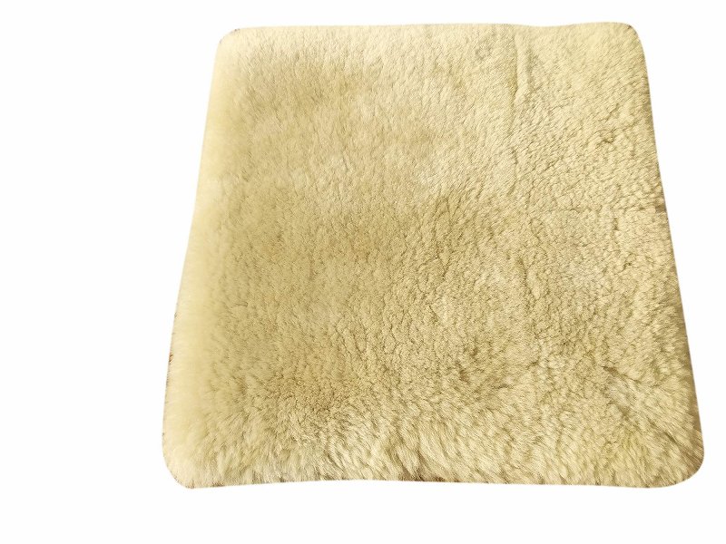【短毛 高密度】ムートンクッション （約）43x43cm 短毛 角型 大判サイズ 高密度 ムートン シートクッ..