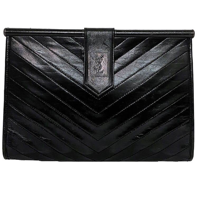 【送料無料】 イヴ サンローラン クラッチバッグ ブラック 美品 YSL レザー 中古 YVES SAINT LAURENT ヴィンテージ ロゴ キルティング レア 黒 ステッチ シンプル 男女兼用 レディース メンズ 定番 人気 お洒落 高級感 上品 カジュアル エレガント ブランド 本物 鑑定済み