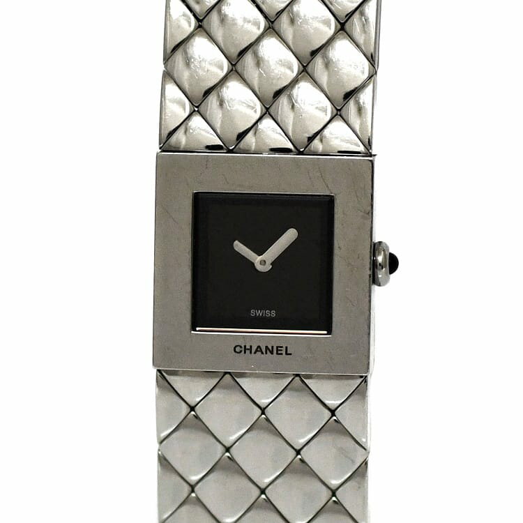 【送料無料】 シャネル 腕時計 マトラッセ ブラック シルバー H0009 美品 時計 SS 中古 クオーツ CHANEL レディース スクエア ウォッチ ヴィンテージ 電池式 黒文字盤 定番 人気 シンプル 女性 ブレスウォッチ ロゴ お洒落 高級感 上品 エレガント ブランド 本物 鑑定済み