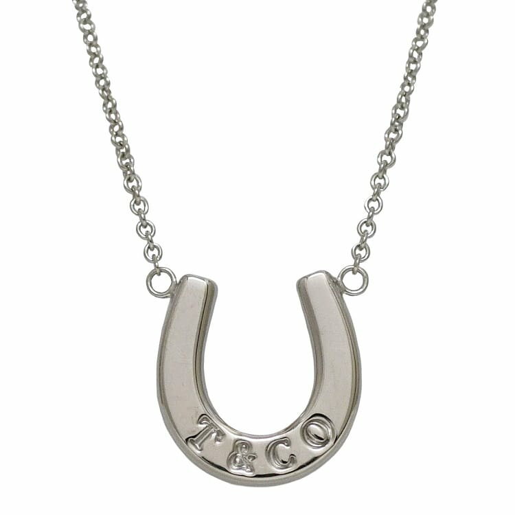 【送料無料】 ティファニー 蹄 ネックレス ec-23833 シルバー 新品 仕上げ済み 美品 Ag 925 Sランク TIFFANY&Co. レア ロゴ 刻印 馬 ひづめ モチーフ 銀 メンズ レディース ロゴ 刻印 定番 人気 ホース 足 男女兼用 アクセサリー ジュエリー ブランド 本物 鑑定済みのサムネイル