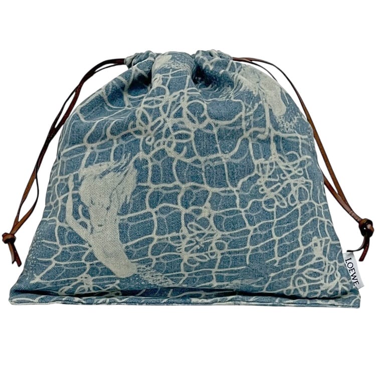 【送料無料】 ロエベ 巾着ポーチ ec-24501 ライトブルー パウラズイビザ クラッチバッグ デニム キャンバス レザー 中古 702217 LOEWE 小物入れ 巾着 セカンドバッグ パーティバッグ 人魚 水面 水 シンプル ヴィンテージ 巾着バッグ 水色 レディース ブランド 本物 鑑定済み