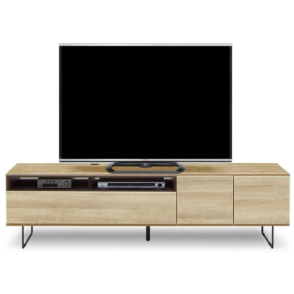 送料無料 開梱設置 180cm幅のロータイプテレビボード ■素　材：MDF 強化紙 ■サイズ：幅174cm×奥行45cm×高さ47.5cm(脚15cm) カラー ナチュラル ブラウン 特　徴 国産 ■開き戸 ■引出し箱組全段フルオープンスライドレール ■脚部スチール（ブラック塗装) ■お掃除ロボット入ります ※北海道、沖縄、離島は別にお見積もり致します。 ※画像と現物の色等は若干異なる場合があります。 ※注文時にご希望のカラーを選択してください。 ※ご注文からお届けまでの流れ大型家具のご注文の際は必ずご確認ください。 ■■こちらをクリック＿※ご注文からお届けまで■■送料無料 開梱設置 サイズ： 幅174cm×奥行45cm×高さ47.5cm(脚15cm) 材質： MDF 強化紙 カラー： ナチュラル/ブラウン 組立： 完成品でのお届けです。 備考： 北海道、沖縄、離島は別途送料をお見積もりいたします。画像と現物の色等は若干異なる場合があります。注文時にご希望のカラーを選択してください。