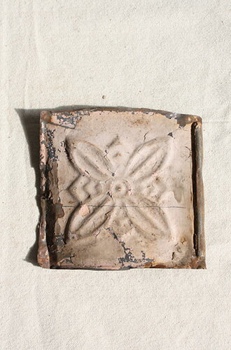 TIN PANEL MINI c-18-16【海外直輸入中古品】【中古】ティンパネル　パネル　壁掛け 模様替え アンティーク　ヴィンテージ　ブリキ アート　家具 インテリア(3)