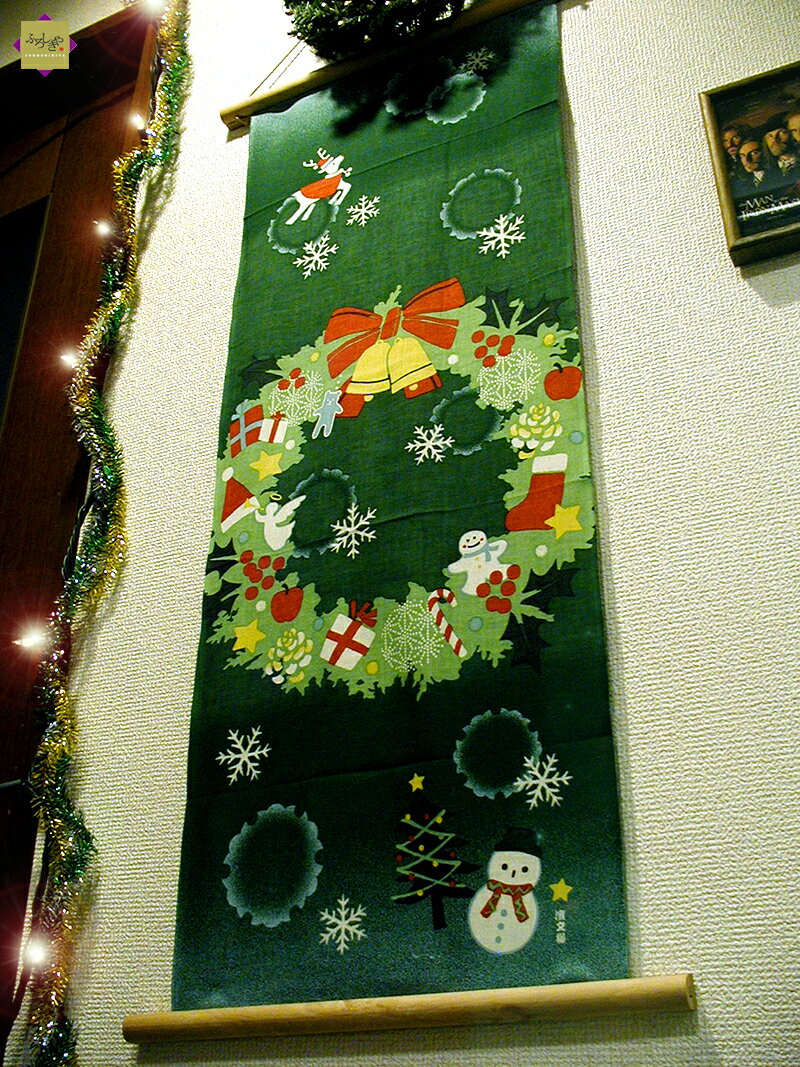 【在庫限り】 手ぬぐい k 【クリスマスリース】 34cm×90cm 綿100% てぬぐい クリスマス サンタ ツリー 冬 縦柄 晒 綿 サイズ タペストリー インテリア お弁当 お土産 お祝い ギフト