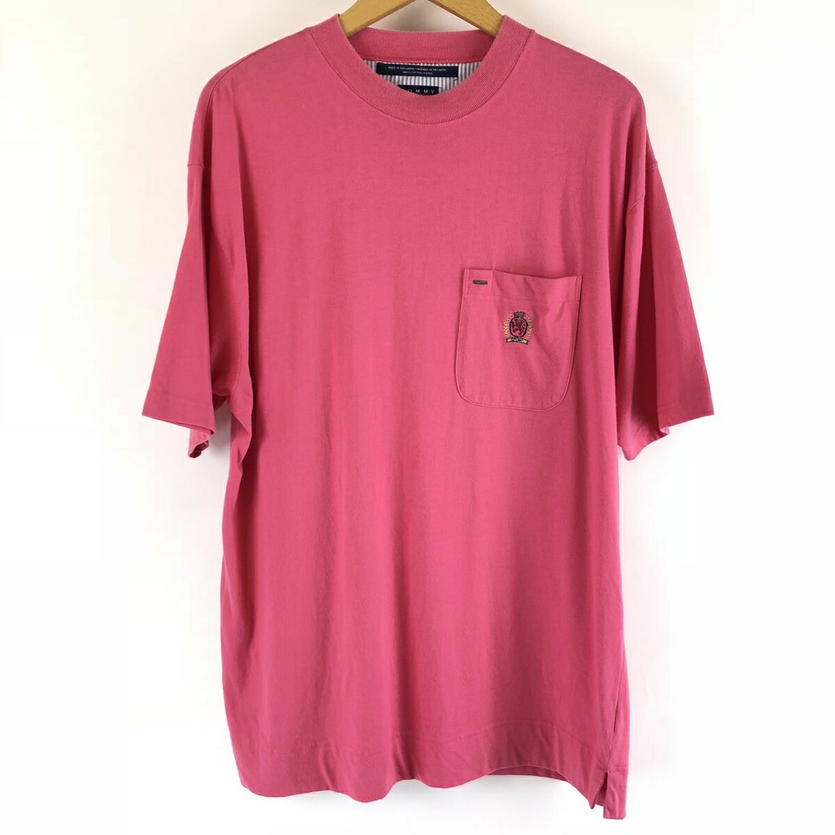 【古着】 TOMMY HILFIGER トミー・ヒルフィガー ワンポイントTシャツ ポケット付き ピンク系 メンズM n005491