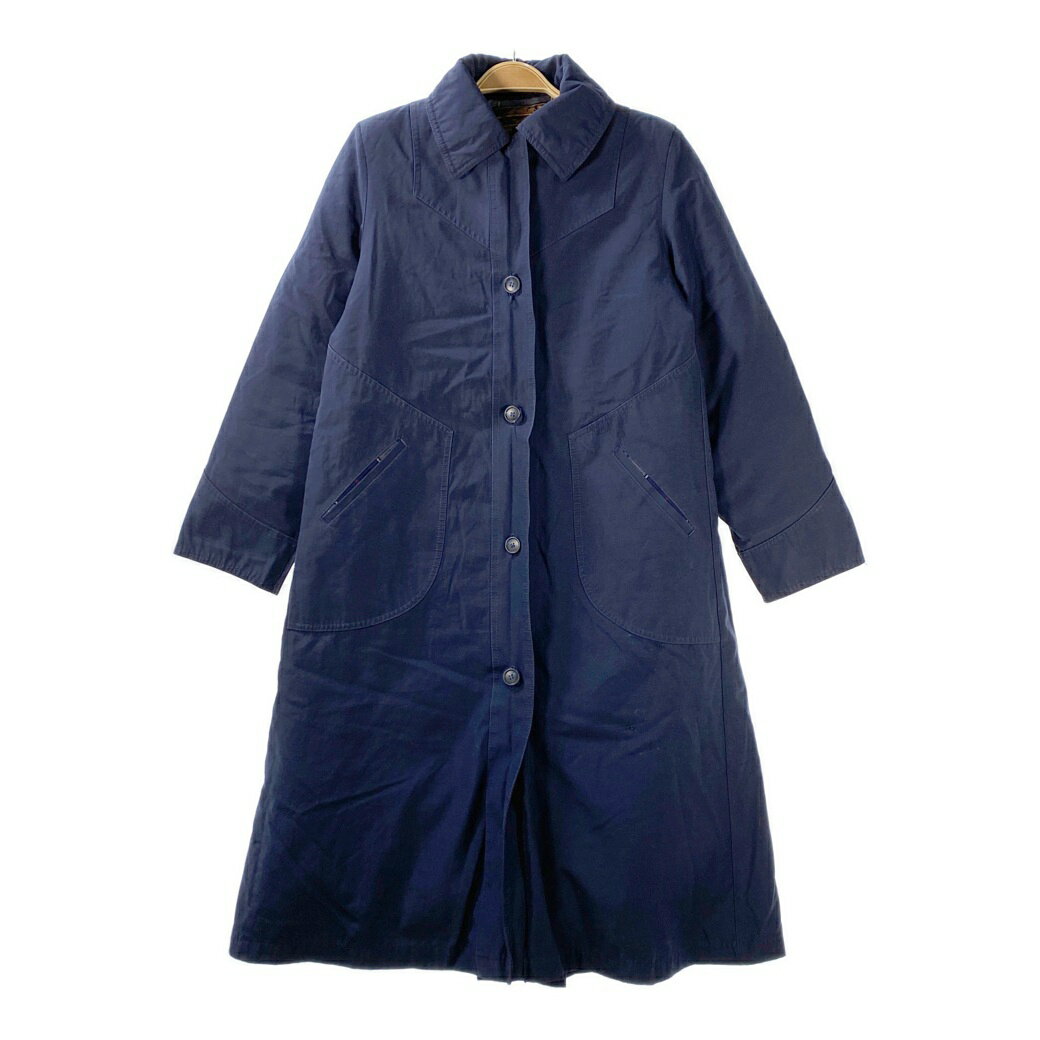 その他コート コート サイズS 【中古】 ブランド 原産国 不明 タグに「MADE IN ○○」と明記されている場合のみ記載しております。 サイズ・実寸 [サイズ表記]S 海外規格のため、日本のサイズ感と異なる場合があります。必ず実寸もご確認ください。 [実寸] 肩幅40cm身幅47cm袖丈60cm 採寸は平置きで計測しております。スタッフによる手採寸のため誤差がある場合がございますことご了承ください。 取り外し可能部位 なし コンディション [状態ランク]C [状態]ボタンなし／傷 出荷まで ご決済完了を確認後、3営業日程度で出荷いたします。ヤマト運輸もしくは佐川急便での配送となります。沖縄県・離島部を除き、3,980円以上のお買い上げで送料無料となります。沖縄県・離島部への発送の場合は9,800円以上のお買い上げで送料無料となります。 重要事項 古着ですのでキズや汚れ、ヨレ、ボタンやジッパーの破損などがある場合がございます。お買い上げの前に必ず画像や注意書きを全てご確認ください。なお、商品画像は白の背景に一眼レフカメラもしくはiPhoneにて撮影しておりますが、お客様のディスプレイ環境によりお色味が実物と異なる場合がございます。1点物となりますので商品の交換はできません。お客様都合での返品（サイズが合わない、思っていたのと違うなど）はご対応ができかねます。古着であることをご理解の上ご注文くださいませ。 実寸サイズの測り方について ・全て平台に平置きし外寸を測定しております。・人の手で1点1点計測しております。商品によっては0.5〜1cmの誤差が発生してしまう場合がございます。・測定したサイズとお求めになる商品サイズを照らし合わせてお客様がご希望するものをご検討ください。※記載しました実寸は弊社独自で採寸した数値のため、ブランドのサイズ表記と異なる場合がございます。 【肩幅】左右肩先の縫い目から縫い目まで【身幅】左右脇下の縫い目から縫い目まで【着丈】襟ぐり中心から裾までの直線距離【袖丈】肩先から袖先まで【裄丈】後ろ衿ぐり中心から袖裾※肩部分に縫い目・付け根のない服は「裄丈」で計測しております。 【ウエスト】ウエストラインの両脇間（ゴム仕様・伸縮性のあるものは最大値も記載しております。）【股上】ウエスト上端から股下縫い目交差まで(縫い目が十字に交差する部分)【股下】股下縫い目交差から裾まで【ワタリ】股最下部から外側までの直線距離【裾幅】裾部分の幅 状態ランクについて A極めて美品・使用感がほとんどない B美品・目立つ傷や汚れなどがなく比較的綺麗 C良品・わずかな使用感や傷、汚れなど D少々状態が悪い・目立つ傷や使用感、汚れなど E状態が悪い・経年劣化以外の傷や汚れが目立つ