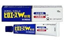 使用期限まで 180日 以上あるものをお送りします。 医薬品販売に関する記載事項 ※パッケージデザイン等は予告なく変更されることがあります。お一人様 3個まで 区分 日本製　第2類医薬品　 商品特徴 水虫・たむしによく効く水虫薬の軟膏です。 すぐれた抗白癬菌作用をもつ抗生物質ピロールニトリンと抗真菌剤クロトリマゾールのW作用で、効率的な殺菌作用を発揮するように工夫しています。また、かゆみをしずめるはたらきのあるクロタミトンを配合していますので、かゆみにも効果があります。湿潤した患部、乾燥した患部のいずれにも使用できます。 使用上の注意 してはいけないこと （守らないと現在の症状が悪化したり、副作用が起こりやすくなる） 次の部位には使用しないでください 目の周囲、顔面、粘膜（例えば、口腔、鼻腔、膣等）、陰のう、外陰部等 しっしん 湿潤、ただれ、亀裂や外傷のひどい患部 相談すること 次の人は使用前に医師または薬剤師にご相談ください 医師の治療を受けている人 乳幼児 本人または家族がアレルギー体質の人 薬によりアレルギー症状を起こしたことがある人 患部が広範囲の人 患部が化膿している人 「しっしん」か「みずむし、いんきんたむし、ぜにたむし」かがはっきりしない人 （陰のうにかゆみ・ただれ等の症状がある場合は、しっしん等他の原因による場合が多い） 次の場合は、直ちに使用を中止し、この文書を持って医師または薬剤師にご相談ください 使用後、次の症状があらわれた場合 関係部位 症状 皮ふ 発疹・発赤、かゆみ、かぶれ、はれ、刺激感、熱感、疼痛、ただれ 2週間位使用しても症状がよくならない場合 使用後、症状がかえって悪化した場合（ただれたり、化膿したり、病巣が使用前より広がる等） 効能 みずむし、いんきんたむし、ぜにたむし 使用法 1日2-3回、適量を患部に塗布してください 患部やその周囲が汚れたまま使用しないでください 目に入らないように注意してください。万一目に入った場合には、すぐに水またはぬるま湯で洗ってください。なお、症状が重い場合には、眼科医の診療を受けてください 小児に使用させる場合には、保護者の指導監督のもとに使用させてください 外用にのみ使用してください 患部をよく洗ってから薬剤を塗布してください。患部の汚れをとると同時に皮膚をやわらかくして薬剤の浸透を助けます。この意味から入浴後の治療は効果的です みずむしは再発しやすい病気ですから、自覚症状がなくなってもしばらくの間は治療を続けることが大切です 成分・分量 本剤は、白色-微黄白色の軟膏で、1g中に次の成分を含有する ピロールニトリン・・・2mg（力価） クロトリマゾール・・・4mg クロタミトン・・・50mg 添加物：サラシミツロウ、セバシン酸ジエチル、ミリスチン酸イソプロピル、ポリオキシエチレンラウリルエーテル、ワセリン 保管及び取扱い上の注意 (1)直射日光の当たらない涼しい所に密栓して保管してください (2)小児の手の届かない所に保管してください (3)他の容器に入れ替えないでください(誤用の原因になったり、品質が変わる) (4)表示の使用期限を過ぎた製品は使用しないでください お問い合わせ先 第一三共ヘルスケア株式会社 お客様相談室 郵便番号103-8541東京都中央区日本橋3-14-10 電話 03(5205)8331 受付時間 9：00-17：00(土、日、祝日を除く) 文責：（有）古市健康薬局　登録販売者　辻村安司 広告文責： 　（有）古市健康薬局 　TEL 072-956-4113