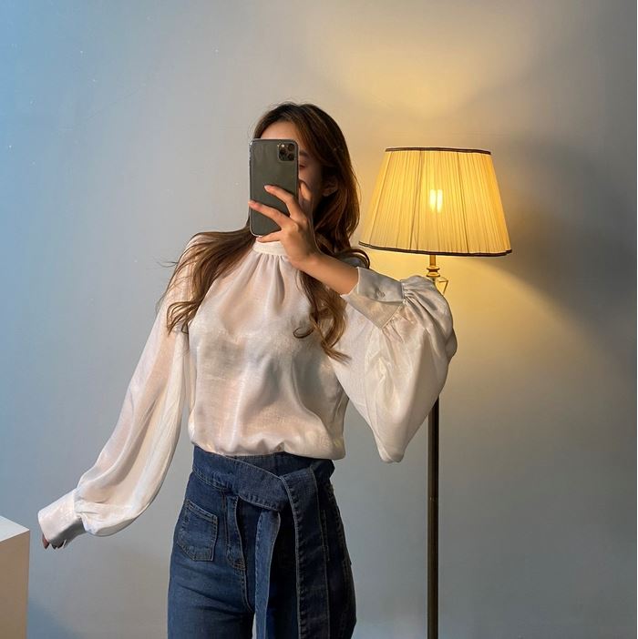 【即納】きれいめレディースファッション 韓国ファッション オルチャン パフスリーブ トップス 立ち襟 オフィス シャツブラウス ブラウス レディース 長袖 サテン 光沢 ボリューム袖 透け感 ハイネック