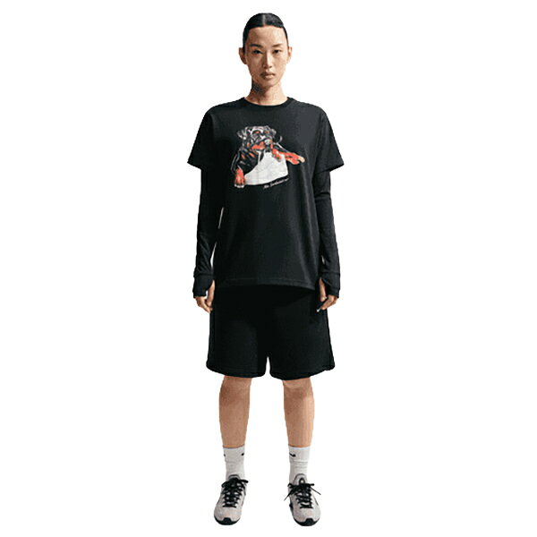 ナイキ ウィメンズ NSW CLSC BF SHDOG S/S Tシャツレディース 半袖Tシャツクラシックなスタイルで、柔らかくてややしっかりとした肌触りの、適度なボリュームのウォッシュドコットン素材を使用したゆったりとしたTシャツ。【メーカー】ナイキ NIKE【カラー】010：ブラック【素材】綿 100%
