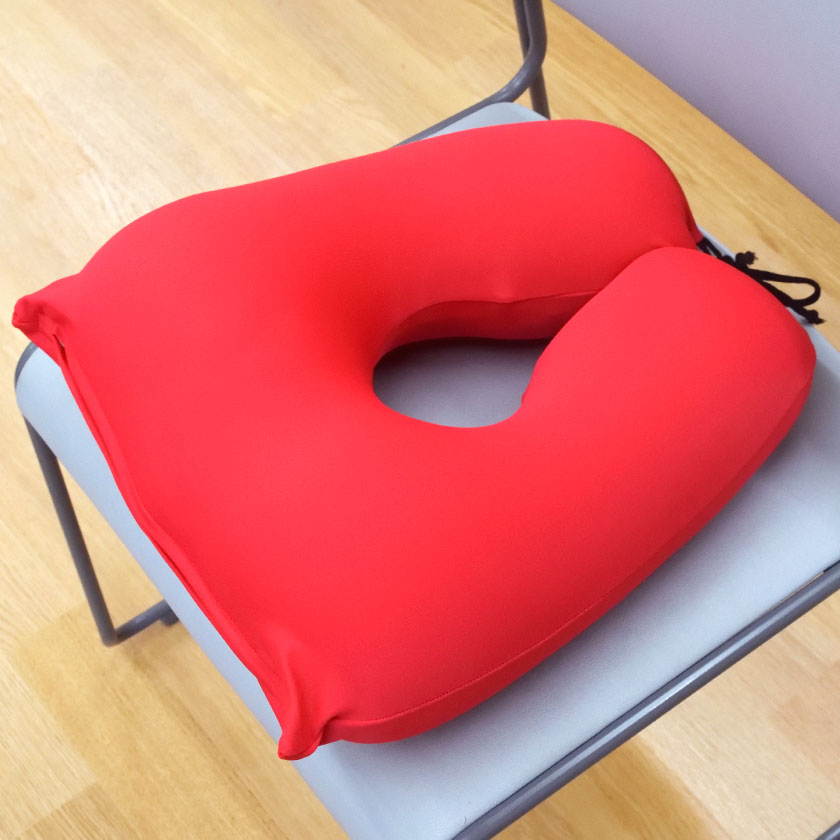 MOGU モグ 尾骨を浮かすシートクッション 正規品 36×39×12cm パウダービーズ＆reg; クッション 介護 デスクワーク 在宅勤務 在宅ワーク リモートワーク テレワーク 無地 日本製 【ポイント10倍】レッド ライトグリーン ロイヤルブルー ブラウン【バレンタイン】格安通販　バレンタイン　人気　ランキング